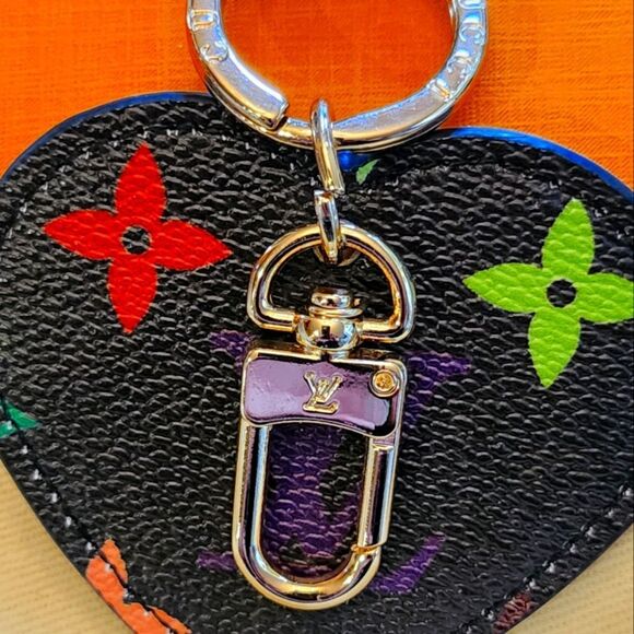 Authentic Louis Vuitton Monogram Heart Charm - Picture 5 of 12